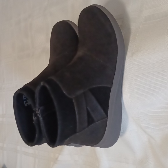 Clarks, cloudstepper, black ankle booties. Sz. 6 - Picture 1 of 6
